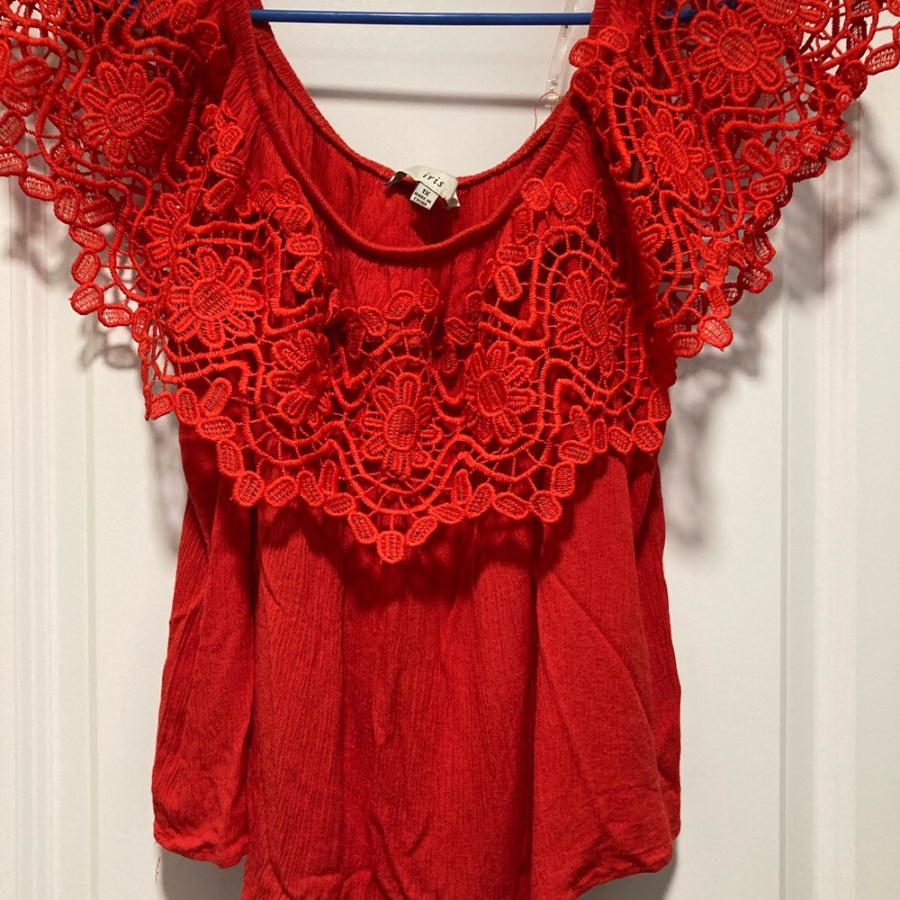 Women’s sleeveless top